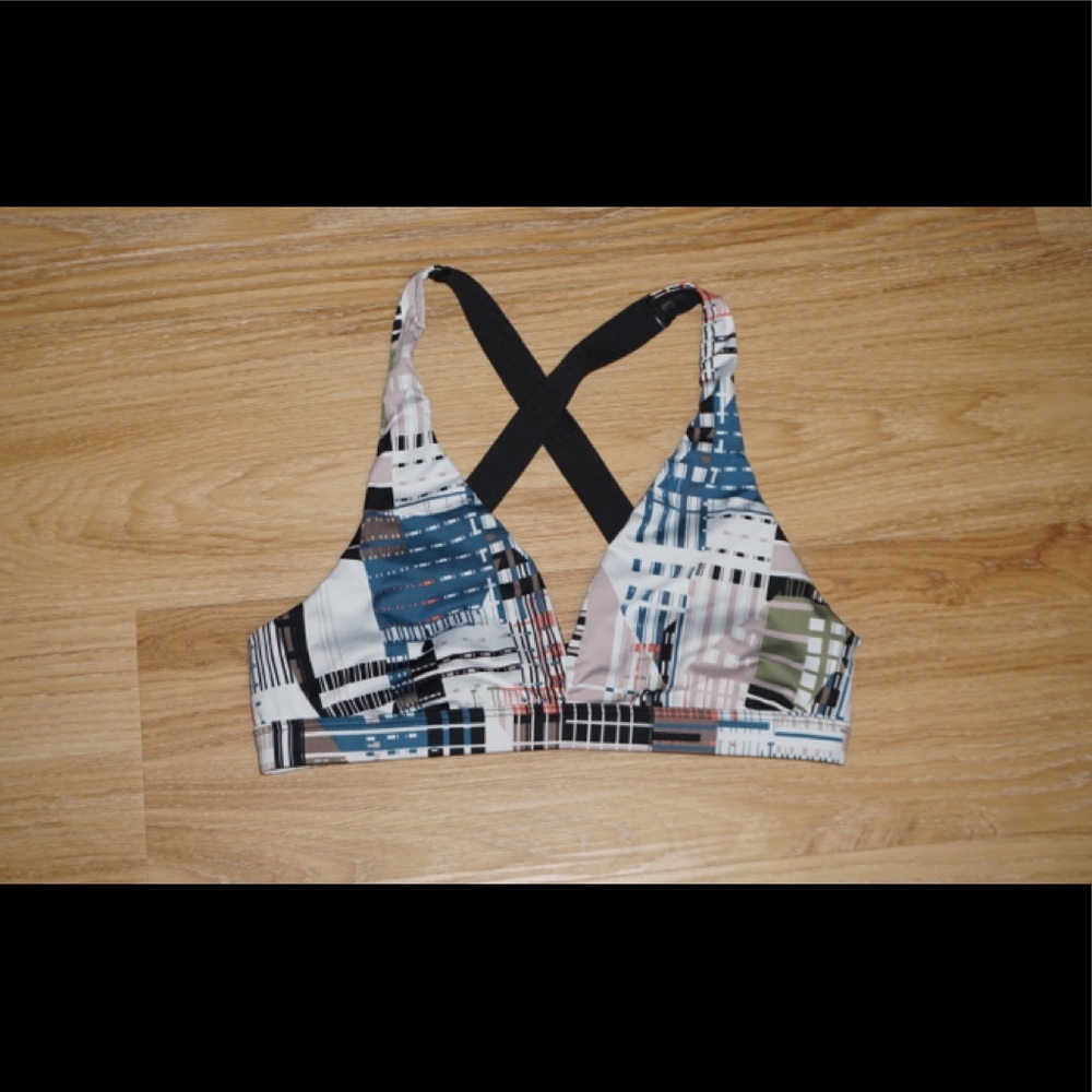 Victoria’s Secret Sports Bra Size Medium